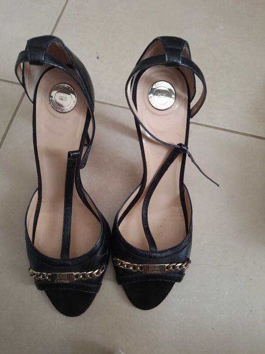 Продавам сандали     CELYN b