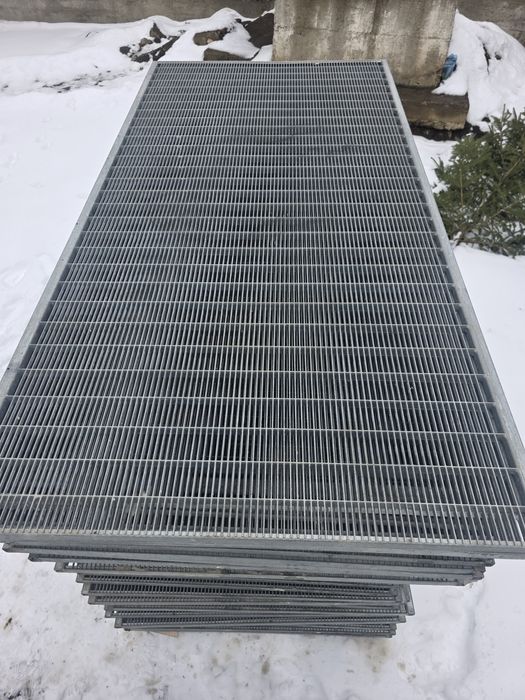 De vânzare  gratuit  zincata   si trepte   și tranveser