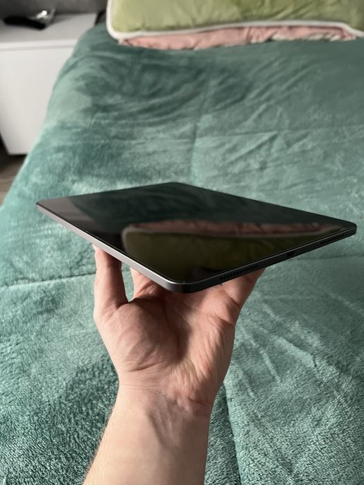 iPad Air 5, MDM, M1, 64GB, stare:9/10 (DOAR o zgarietura intr-un colt)