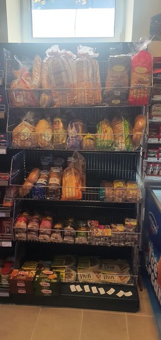 Крайстенен стелаж за хляб с телен рафт (кошница)