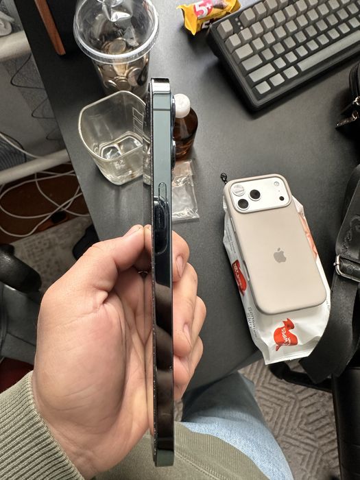 Продам айфон 12Pro max