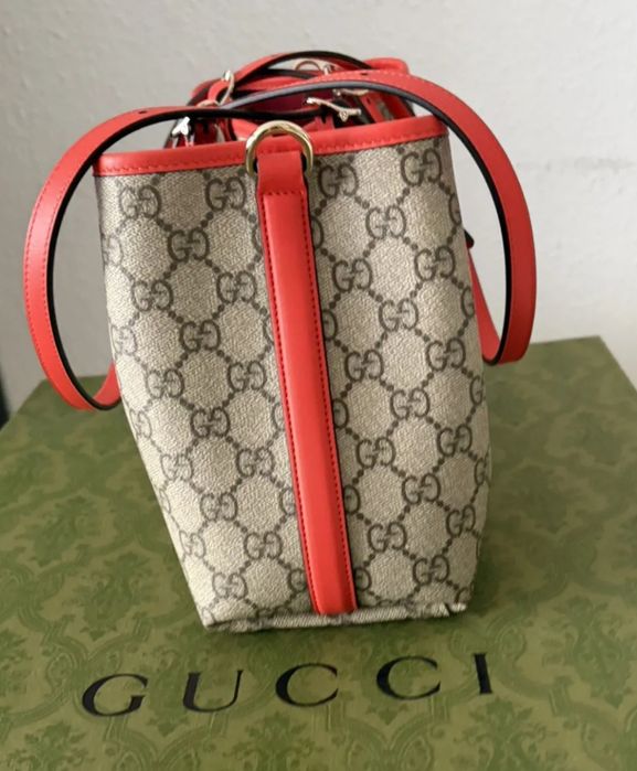 GUCCI Emblem tote