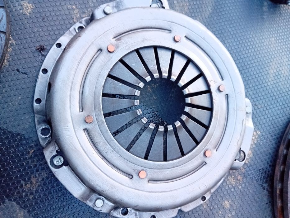 Продавам съединител от Опел 1.4 16в.90кс