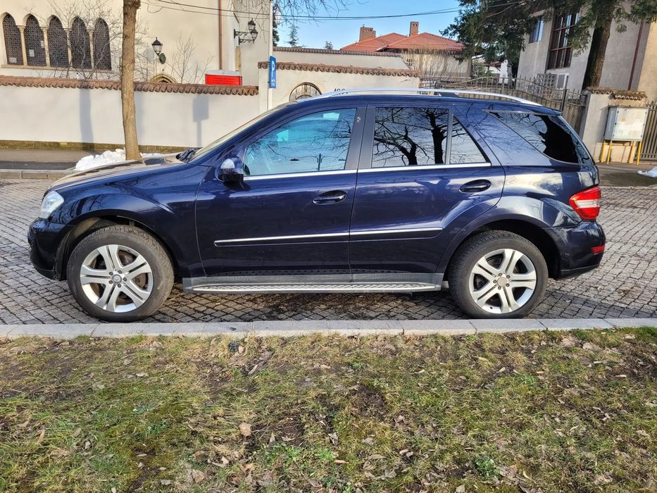 Mercedes-Benz ML Al 2lea proprietar (din 2018). Vandut-a de noua de Autoklass in 2010