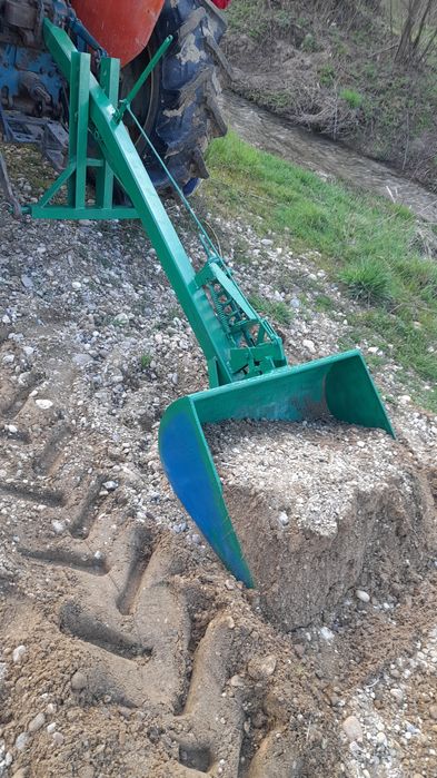 Cupa tractor pe tiranți