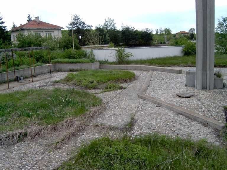 Продава се Хотел в с. Любен, Област Пловдив - 7437 кв.м за 16 €/кв.м - Снимка #2