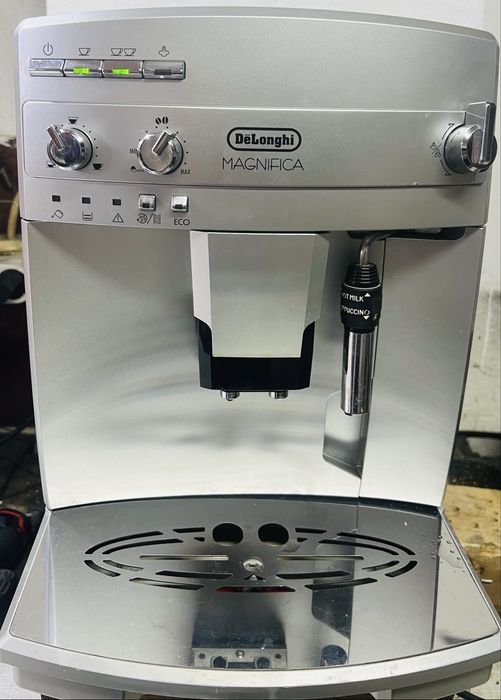 Aparat cafea Delonghi Magnifica
