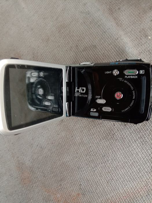 Продам новую видео камеру