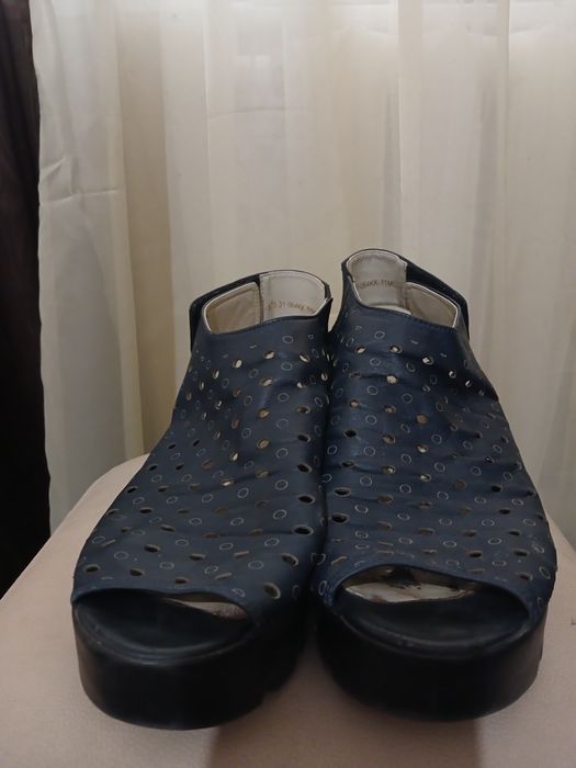 Женские босоножки