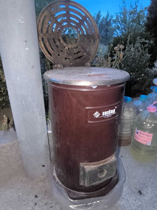 Масивна печка за огрев на дърва