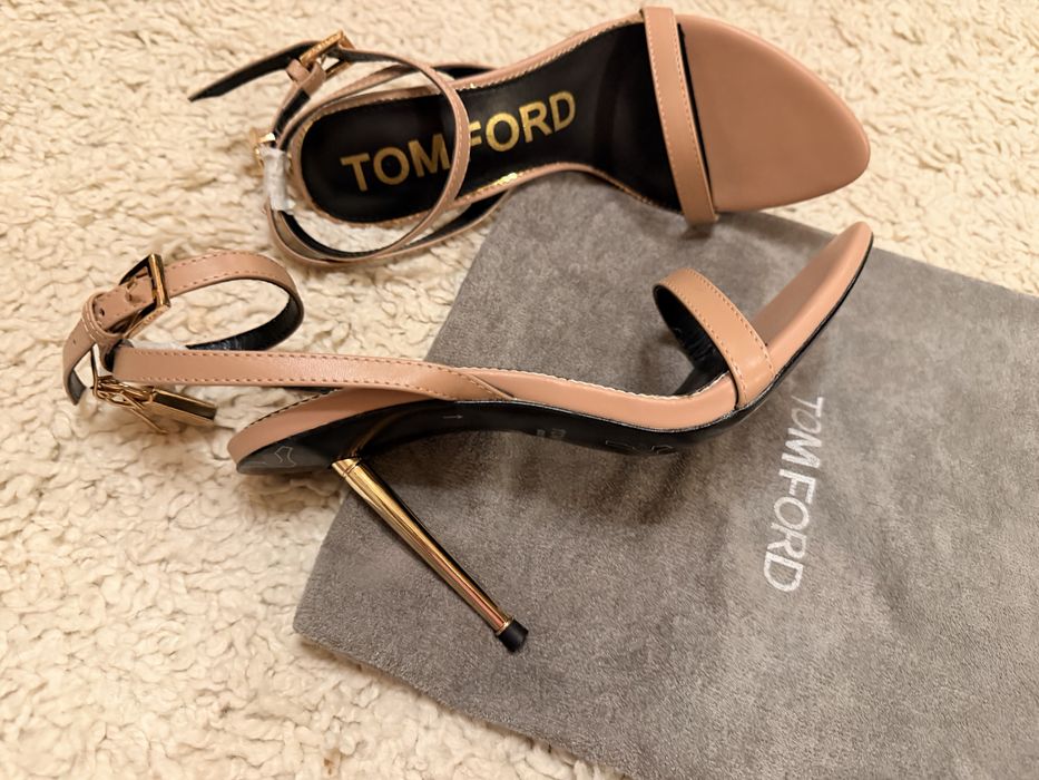Sanda dama Tom Ford roz