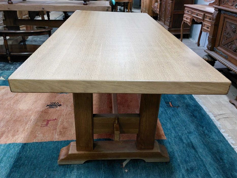 Изключително стабилна трапезна маса от масивен дъб