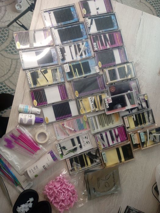 Материал для наращивания ресниц.