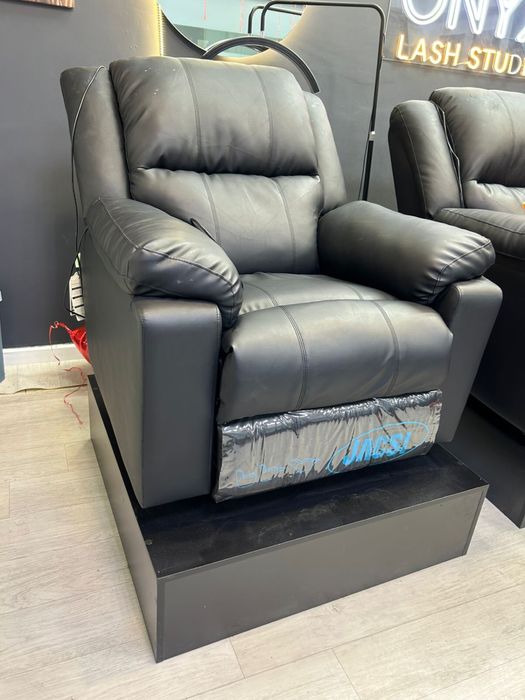 Продается реклайнер с подиумом