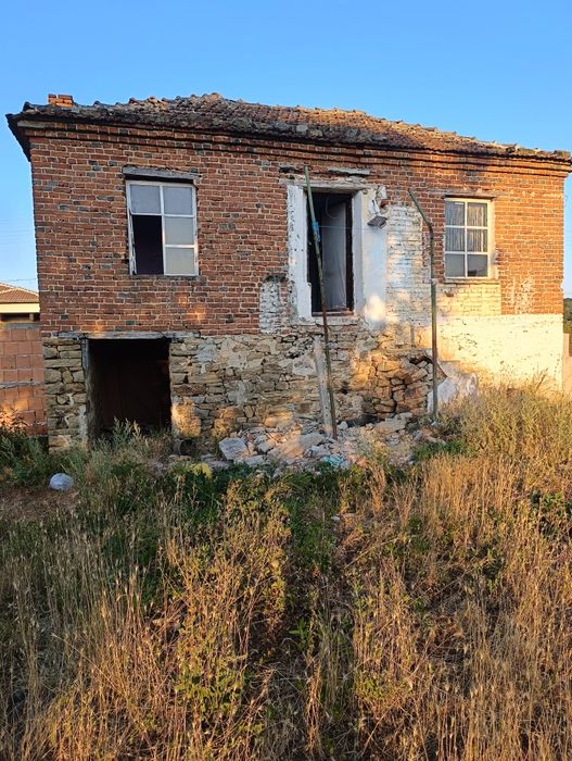 Продава 1/2 къща с двор от 2760 няма реални граници в с. Драчево