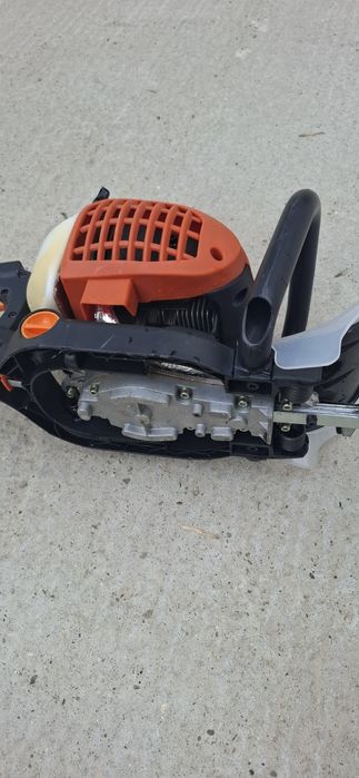 Mașina de tuns gard viu