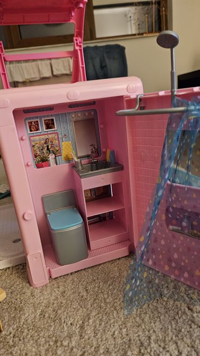 Vând rulota barbie