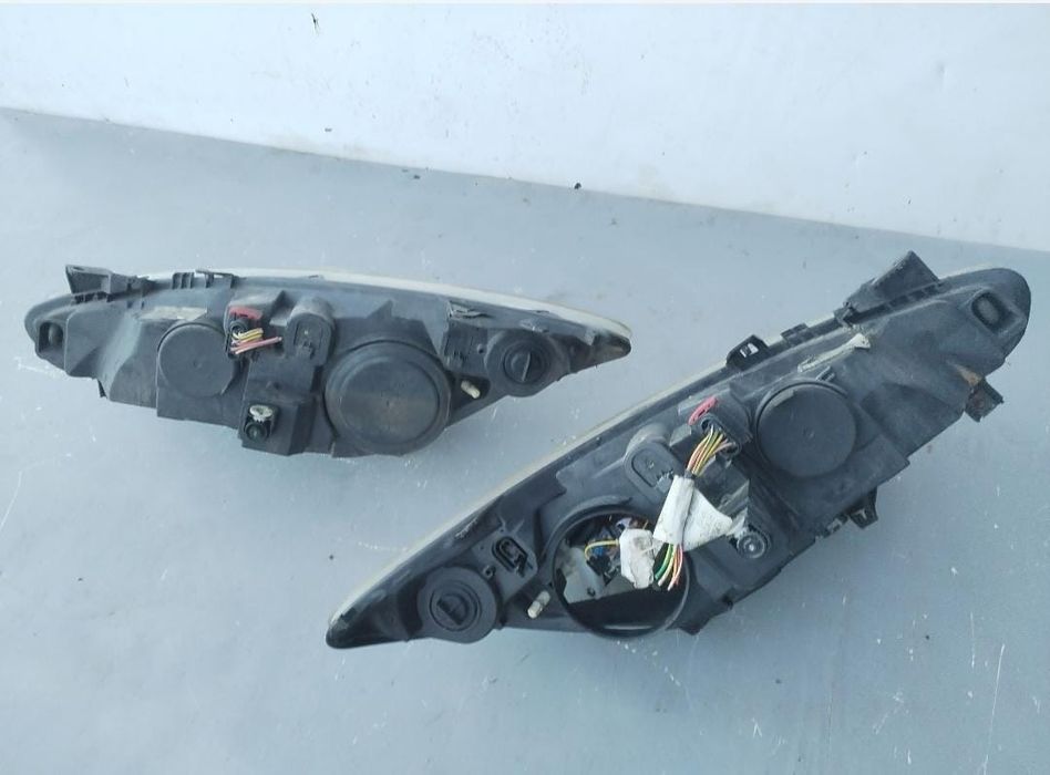 Far Stanga Dreapta Peugeot 307 cu lupa European