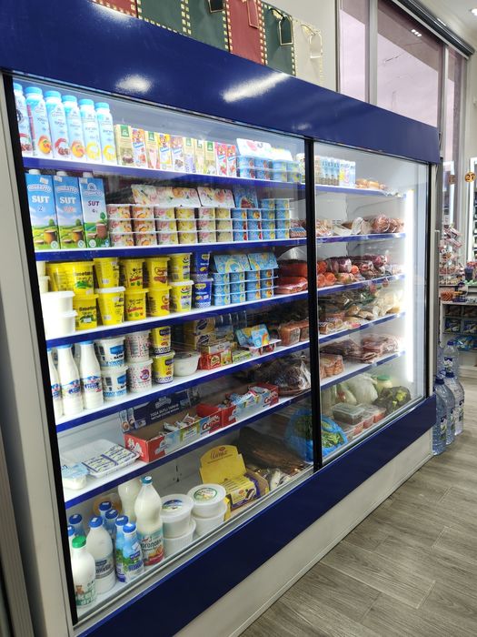 Продаётся витрина холодильник