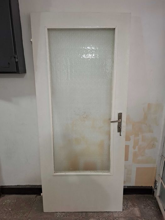 Интериорна врата с брава и ключове