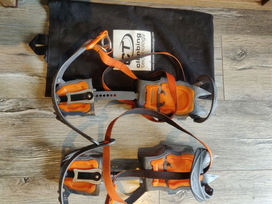 Colțari Climbing Technology Nuptse Universal – stare excelentă