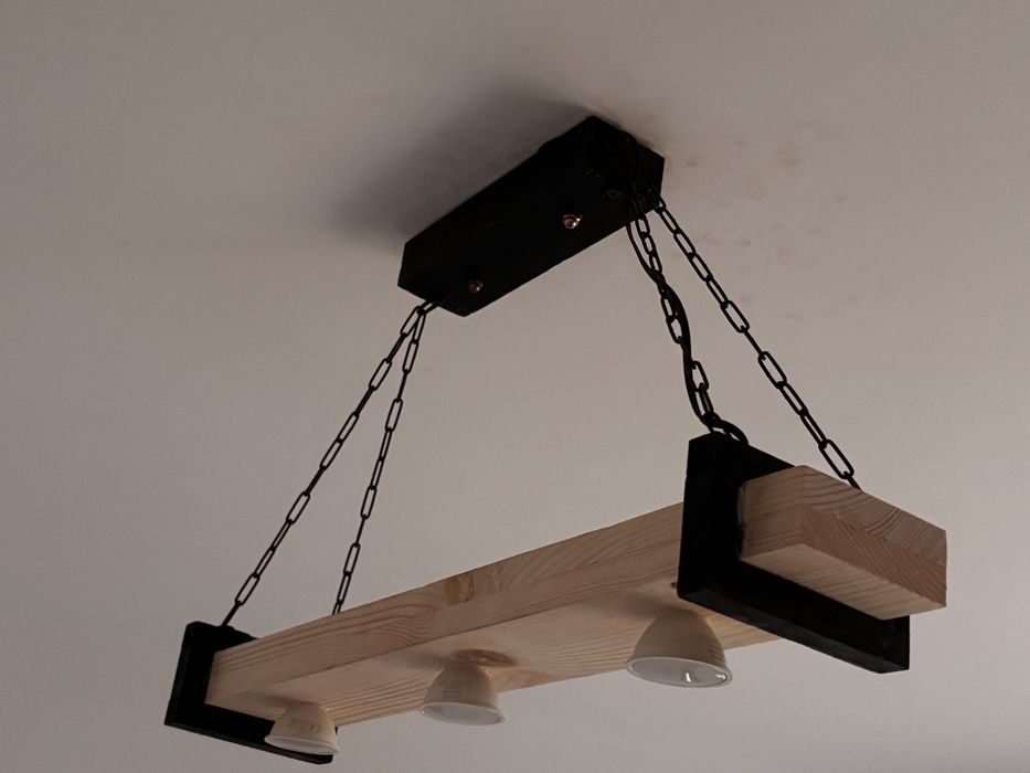 Lampă suspendată din lemn masiv – handmade, design modern și natural