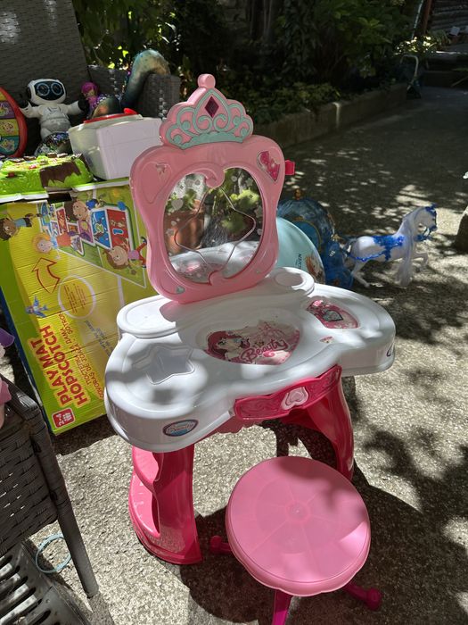 Много на брой детски играчки