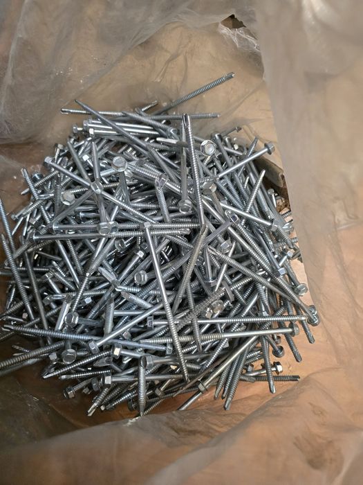 Самонарезен винт с шестостенна глава