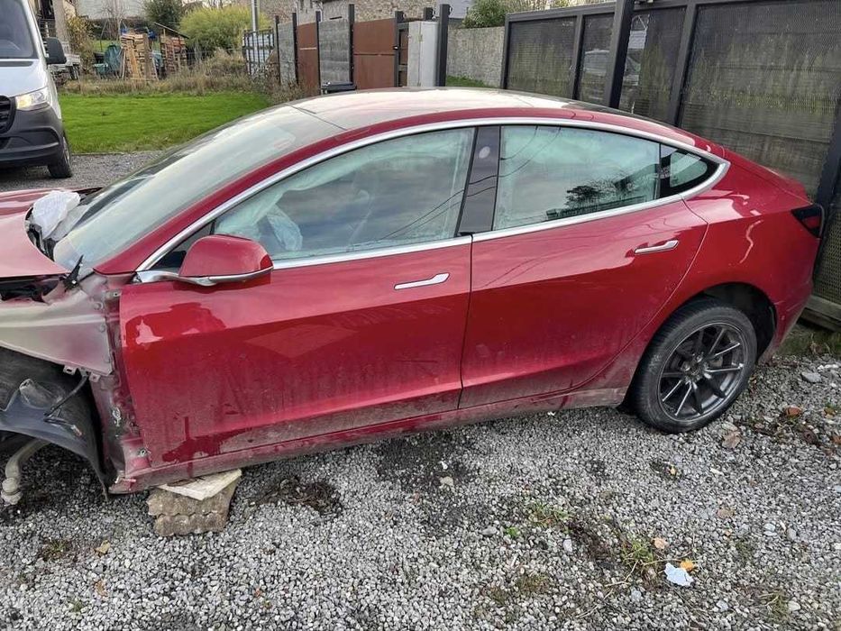 Tesla model 3 accident
