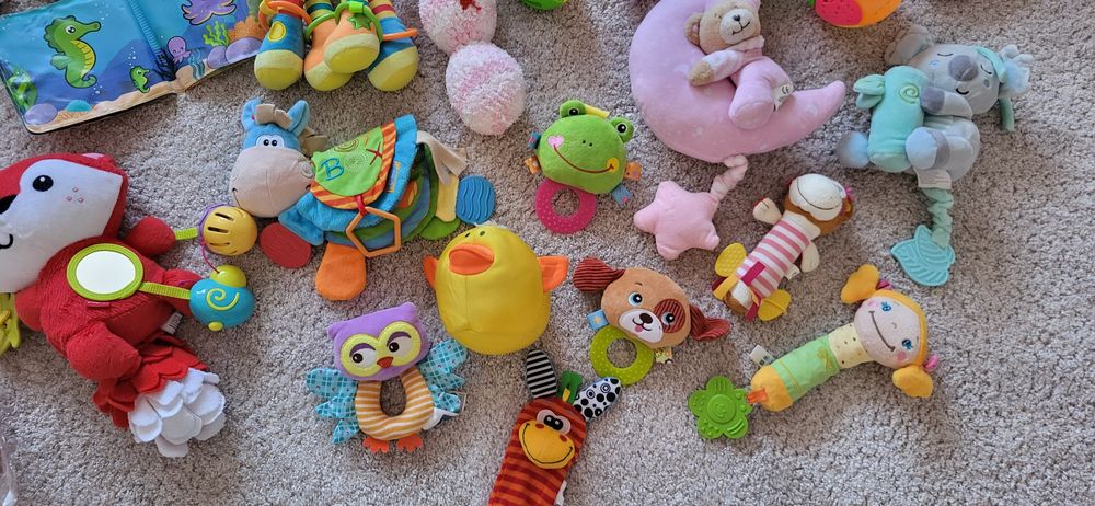 Лот бебешки играчки!