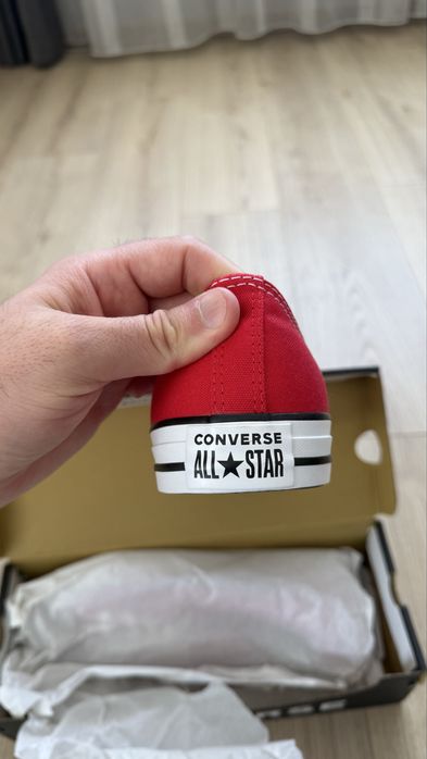 Продавам чисто нови кецове Converse All Star