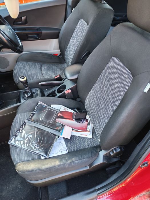 Dezmembrez kia ceed 1 6 benzină