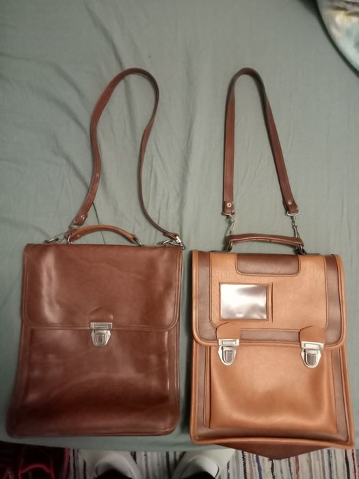 Geanta ,ghiozdan, școala ,vechi Romanesc,perioada comunista,stare buna