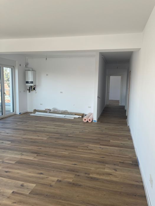 Vând apartament 3 camere împăratul Traian 82