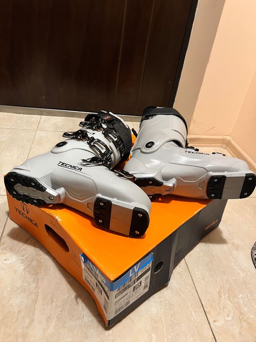 Продавам ски комплект: Ски Völkl & Ски обувки Tecnica Mach 1 LV Pro W