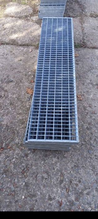 Scari zincate pe comanda și trepte pro