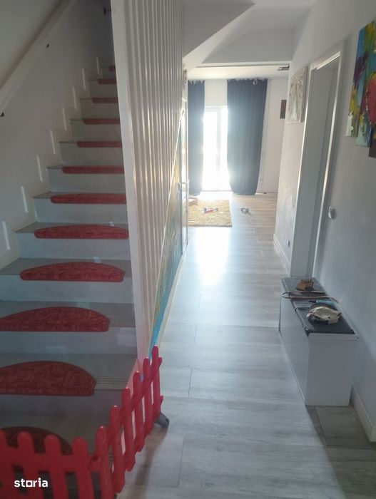 Vând casa tip duplex p+1E
