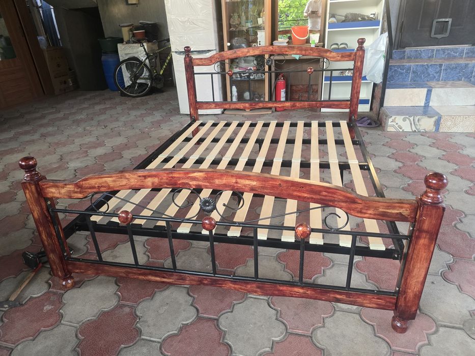 Кровать двуспальная