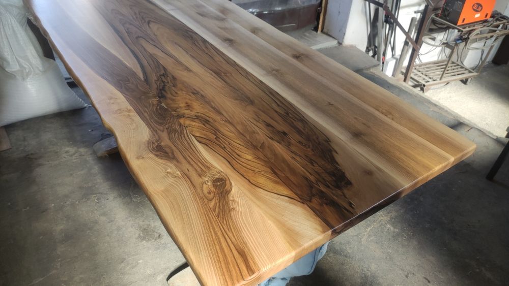 Трапезна маса от масив орех