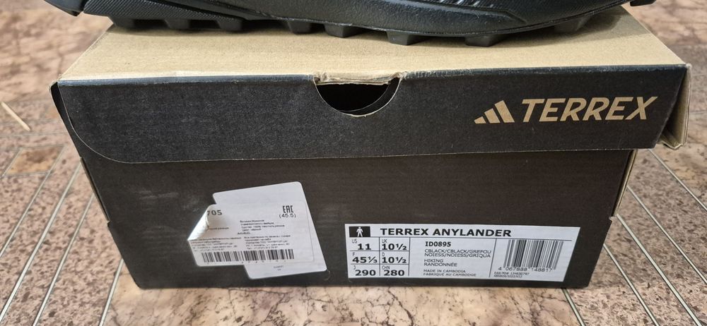 Продам кроссовки адидас оригинал