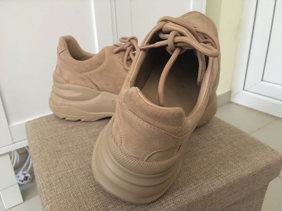 Adidas cu talpa inalta pentru fete