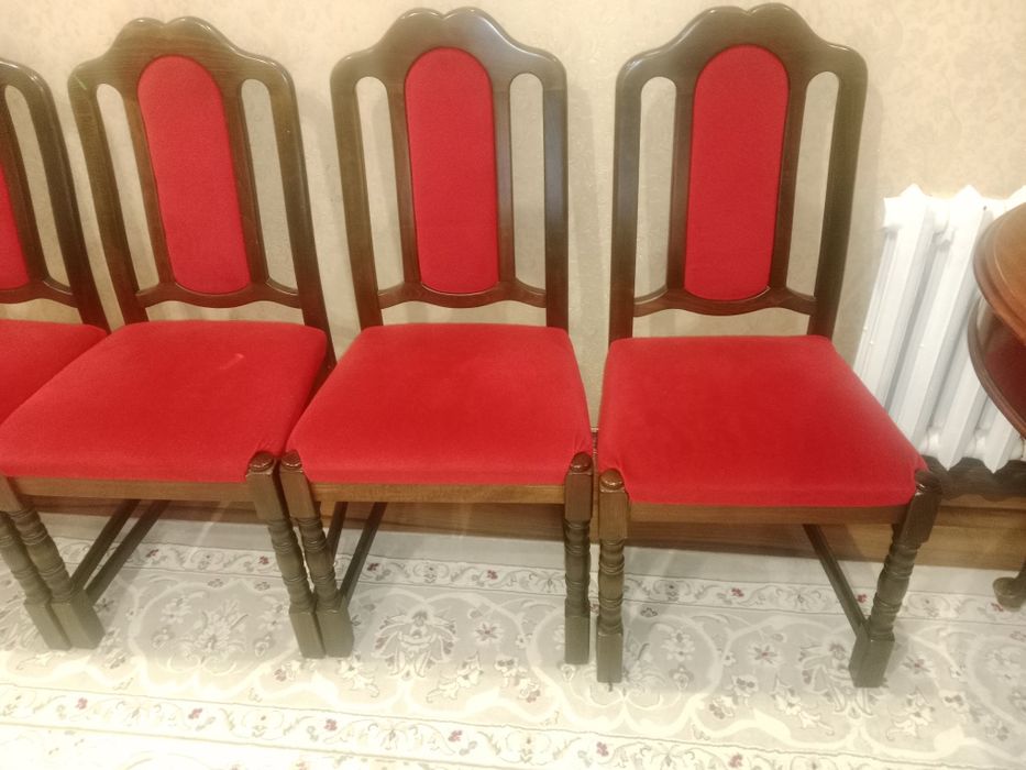 Стол стулья в хорошем состоянии