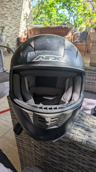 Vând casca de motor