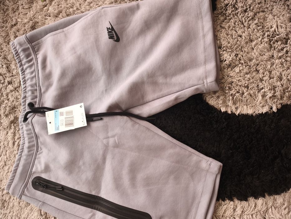 Продавам  Nike Tech къси панталони