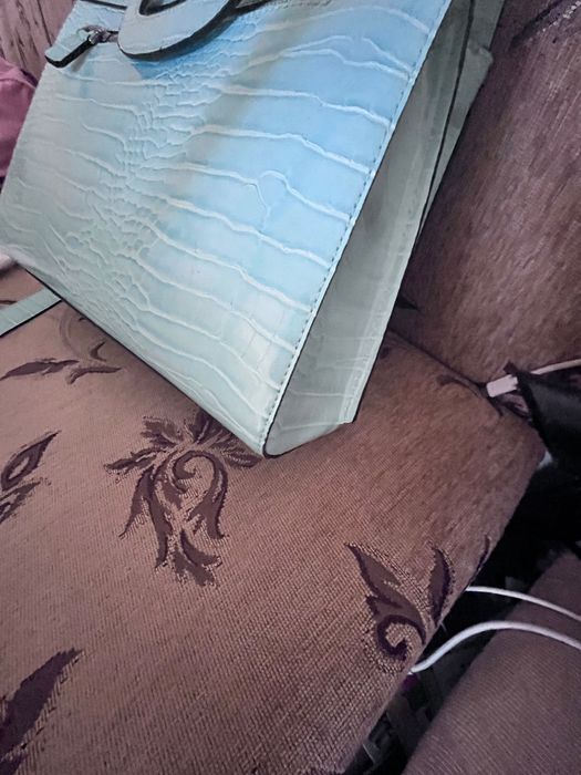 Дамска чанта Guess