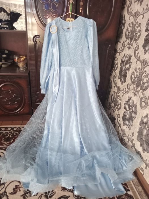 Vechirni kuylak oqshon libos