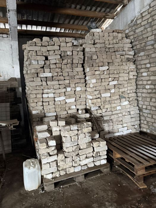 Продам б/у кирпич