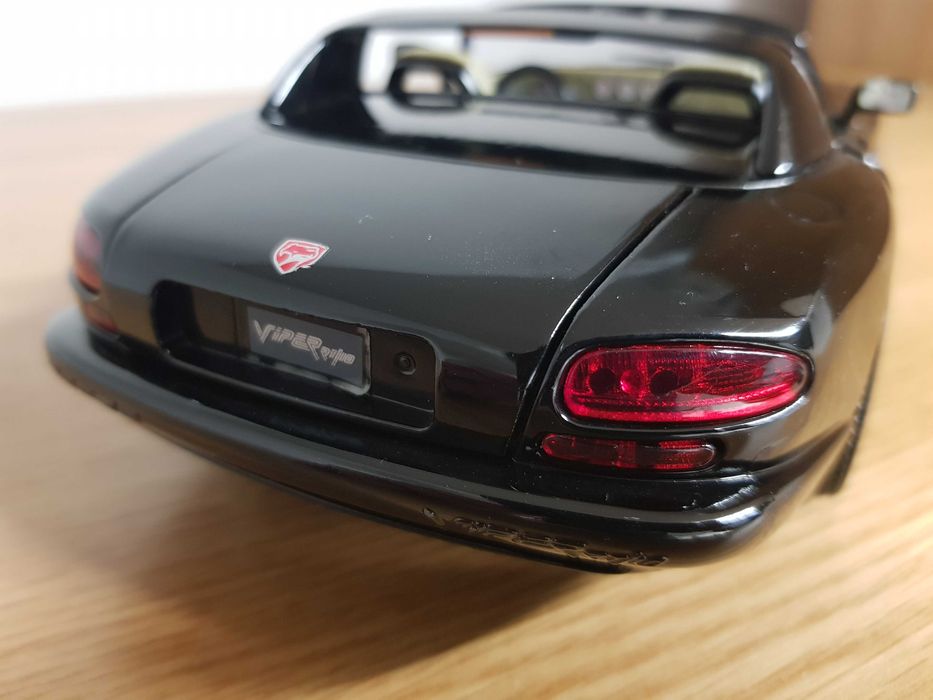 Macheta Dodge Viper, scara 1/18, Burago