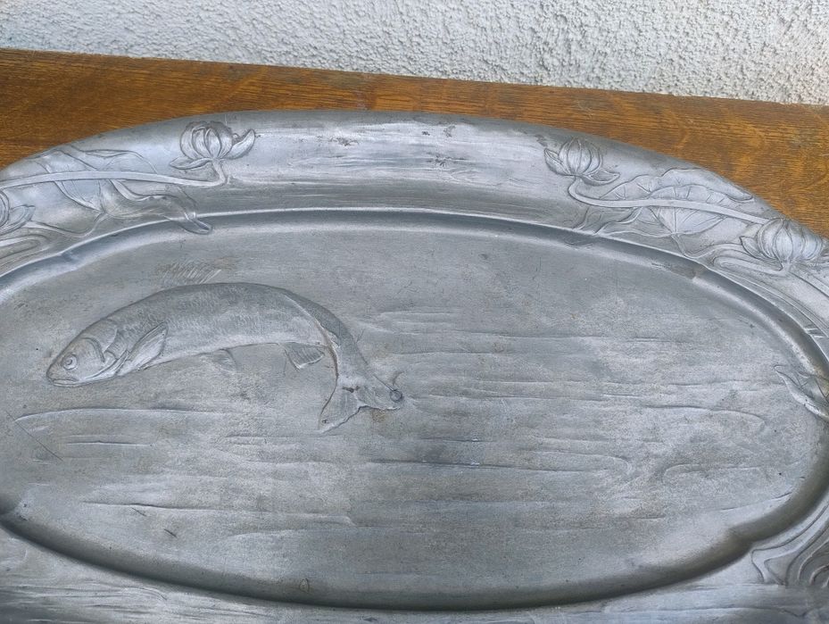 De vânzare tava/platou Art Nouveau cu motive pescărești ștanțată