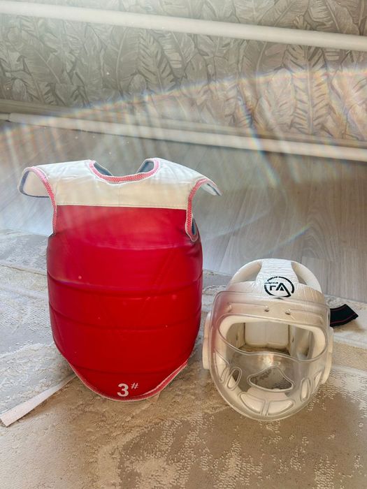 Продаю шлем и протектор для таеквандо